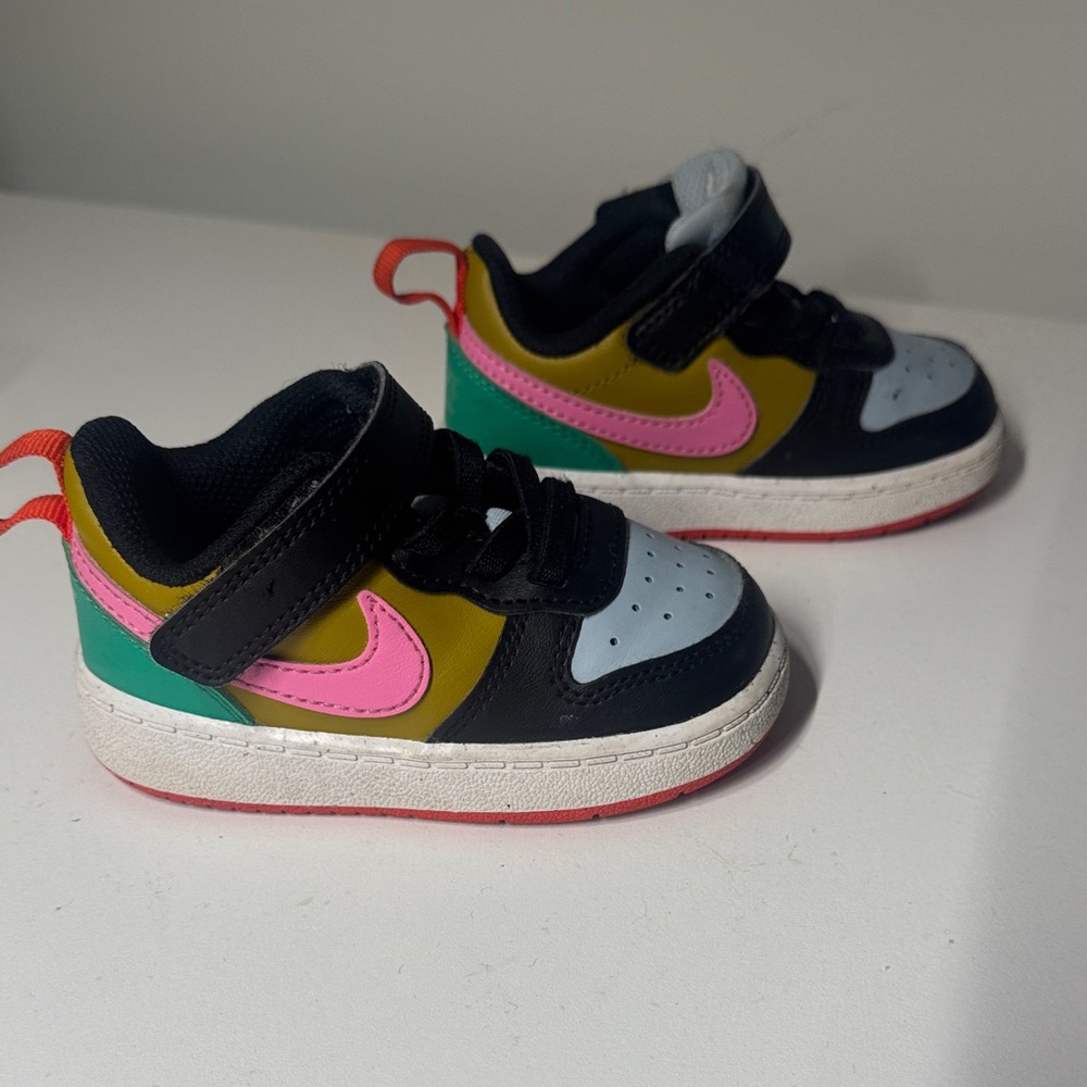 Nike Kids Court Borough Low Receadt Multicolor Pink Swoosh 5C